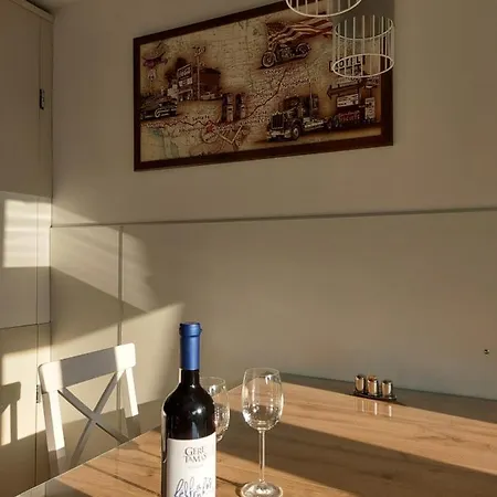 Διαμέρισμα 2+2szemelyes Apartman Kerttel Székesfehérvár